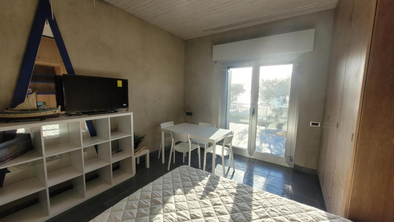 Appartement Miledy Monolocale Direttamente Sul Mare à Marina di Castagneto Carducci Extérieur photo