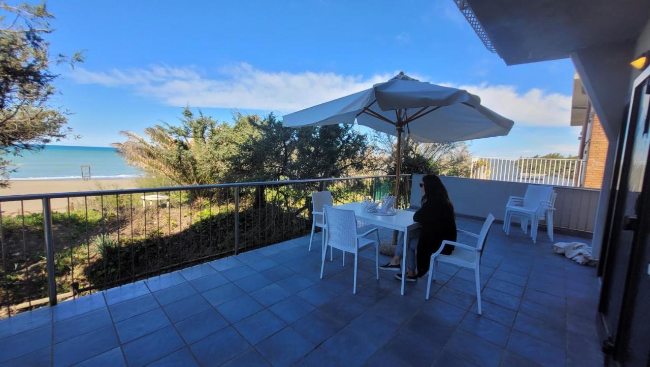 Appartement Miledy Monolocale Direttamente Sul Mare à Marina di Castagneto Carducci Extérieur photo